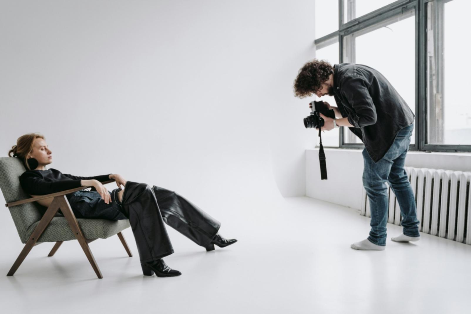 Professionelles Studioporträt mit kunstvoller Beleuchtung